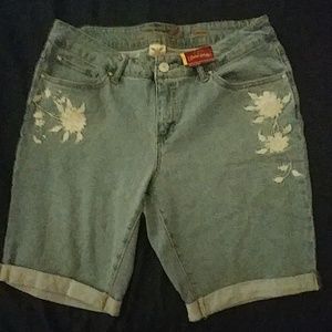Bermuda embroidered denim shorts light wash